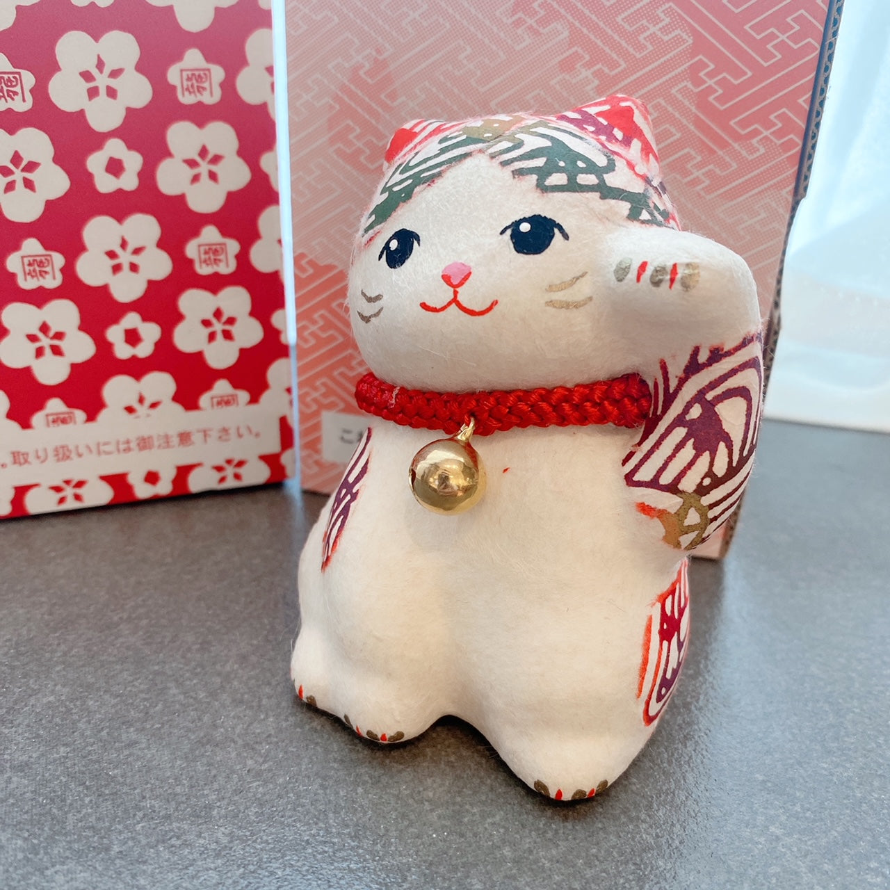 Dyeing Japanese Paper Beckoning Mewo Ornament